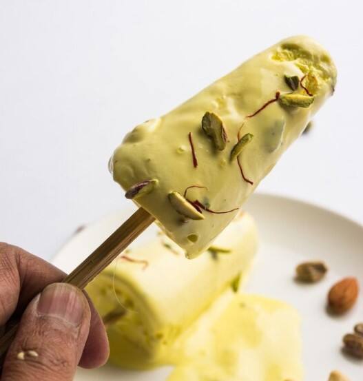 ਬੱਚਿਆਂ ਨੂੰ ਸਕੂਲਾਂ ਤੋਂ ਛੁੱਟੀਆਂ ਚੱਲ ਰਹੀਆਂ ਹਨ। ਅਜਿਹੇ ਦੇ ਵਿੱਚ ਤੁਸੀਂ ਬਹੁਤ ਹੀ ਆਰਾਮ ਦੇ ਨਾਲ ਘਰ ਦੇ ਵਿੱਚ ਕੁਲਫੀ ਨੂੰ ਤਿਆਰ ਕਰ ਸਕਦੇ ਹੋ।