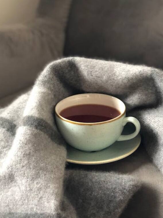 चाय पीने से नींद क्यों भाग जाती है?