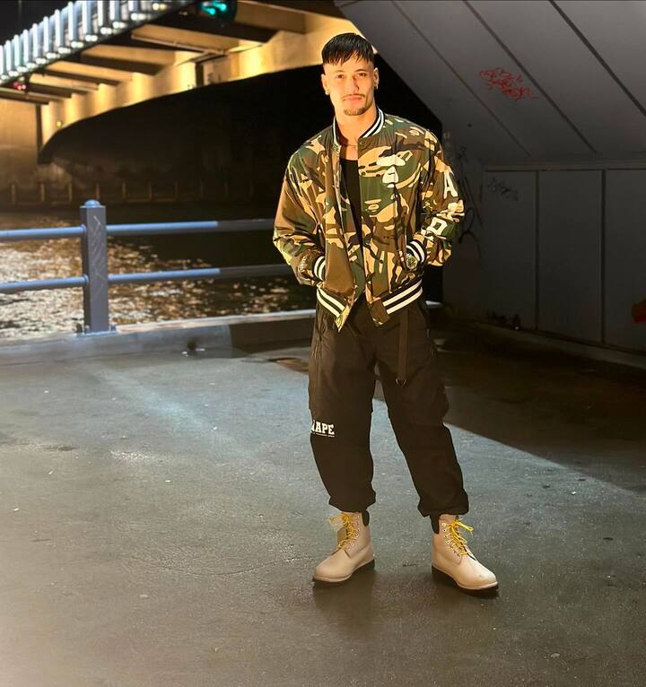 'खतरों के खिलाड़ी' के 14वें सीजन में रोहित शेट्टी के साथ तीखी बहस के बाद आसिम रियाज को शो छोड़ने के लिए कहा गया है. सूत्रों के अनुसार आसिम एक स्टंट हार गए और इसके बाद रोहित शेट्टी के साथ उनकी बहस हो गई. इसके बाद रैपर को बाहर कर दिया गया.