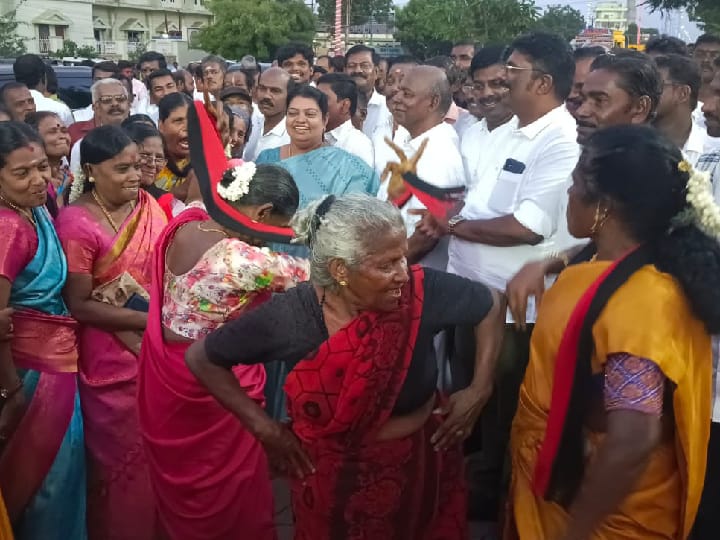 Kanimozhi: 