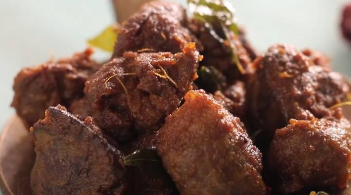 செய்முறை: முதலில் கோழி ஈரலை சுத்தம் செய்து சிறிது துண்டுகளாக வெட்டிக் கொள்ளவும்.
