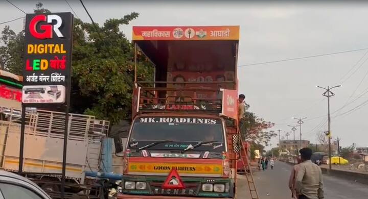 ओमराजे निंबाळकर यांच्या कार्यकर्त्यांना विजयाचा विश्वास आहे.