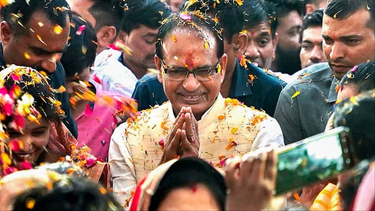 MP Lok Sabha Election Result 2024: शिवराज सिंह चौहान 7 लाख से ज्यादा से वोटों से हासिल की बड़ी जीत, प्रतापभानु शर्मा को मिली पटखनी MP Lok Sabha Election Result 2024 winner bjp candidate Shivraj Singh Chouhan Congress Pratap Bhanu Sharma result MP Lok Sabha Election Result 2024: शिवराज सिंह चौहान 7 लाख से ज्यादा से वोटों से हासिल की बड़ी जीत, प्रतापभानु शर्मा को मिली पटखनी