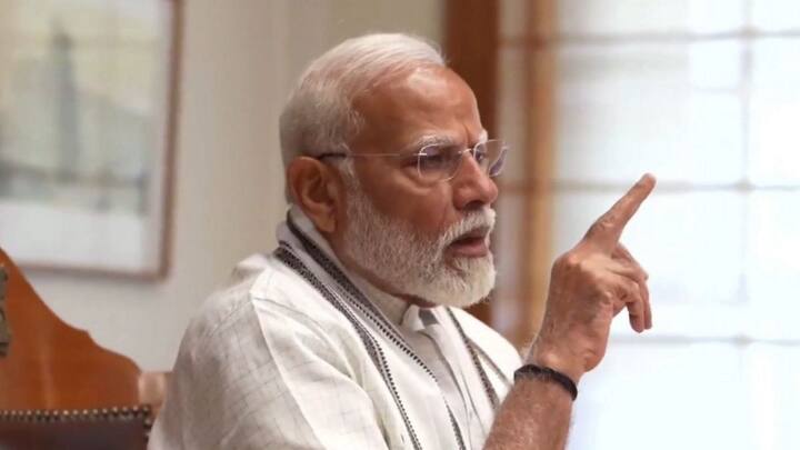 इंडिया गठबंधन वैसे तो 120 सीटों पर टिका हुआ है लेकिन उत्तर प्रदेश से बड़ी खबर यह सामने आ रही है कि इंडिया गठबंधन 10 सीटों पर बढ़त बनाए हुए हैं.
