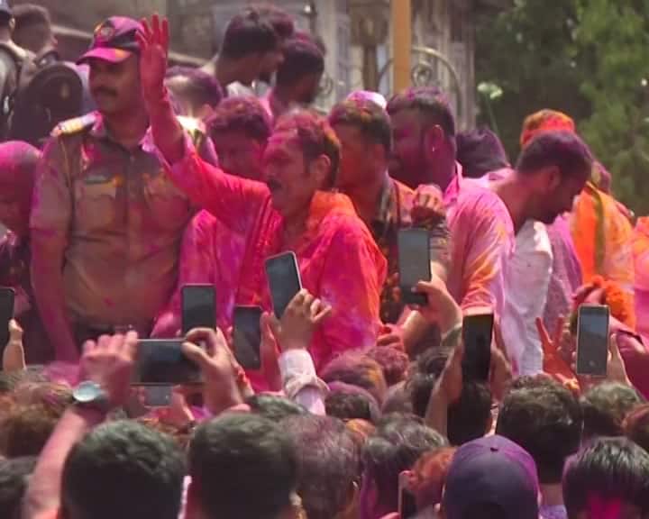 उदयनराजेंच्या रॅलीला लोकांची प्रचंड गर्दी पाहायला मिळाली.