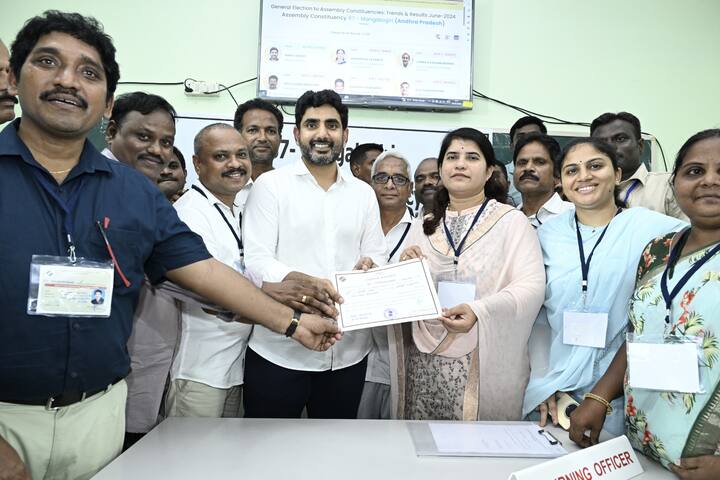 టీడీపీ నేత నారా లోకేష్ మంగళగిరి నుంచి మరోసారి పోటీ చేసి ఘన విజయం సాధించారు. ఓడిన చోటే నెగ్గాలని అక్కడే పోటీ చేసి రికార్డులు తిరగరాశారు