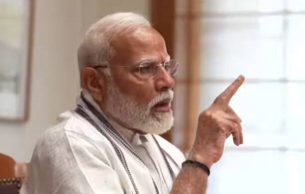 Lok Saha Election Result 2024: લોકસભા ચૂંટણીના પ્રથમ વલણોમાં NDA 290 બેઠકો સાથે આગળ હોય તેવું લાગે છે જ્યારે ઈન્ડિયા ગઠબંધન 200 બેઠકો પર પહોંચી ગયું છે. લોકસભા ચૂંટણીમાં કાંટે કી ટક્કર જોવા મળી રહી છે. એક્ઝિટ પોલથી એકદમ વિપરિત શરુઆતના વલણો જોવા મળી રહ્યા છે.