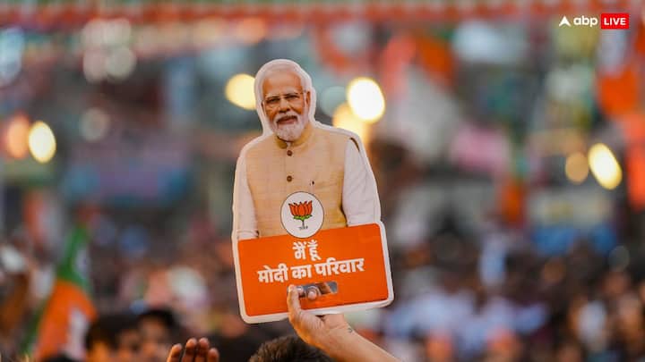 सुबह 11 बजे तक के इलेक्शन ट्रेंड्स में एनडीए कुल 300 सीटों पर आगे नजर आया.