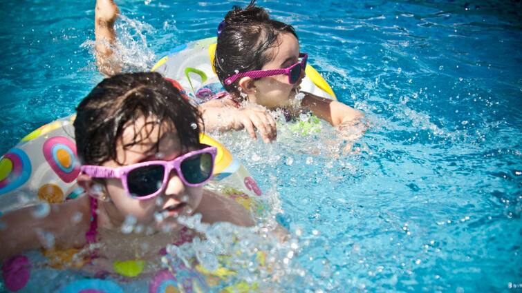 Planning to take your children to a waterpark this summer safety tips to keep in mind Water Park Safety Tips: పిల్లలను వాటర్ పార్క్‌కు తీసుకెళ్లున్నారా? ఈ జాగ్రత్తలు పాటించకపోతే ప్రమాదమే!