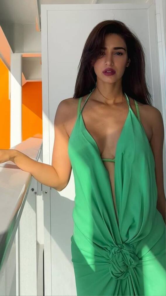 दिशा पाटनीच्या या आउटफिटची किंमत किती?