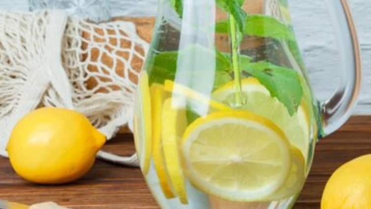 drinking lemon water on an empty stomach can cause many problems Know which people किन लोगों को सुबह-सुबह नहीं पीना चाहिए नींबू पानी? क्यों मना करते हैं हेल्थ एक्सपर्ट