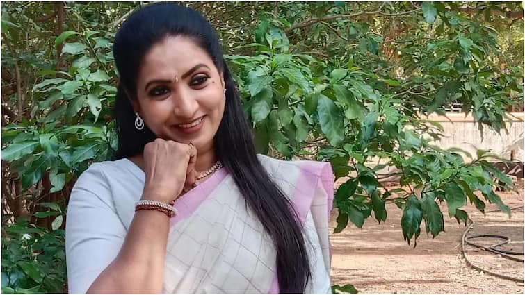 Actress Aamani speaks up about her family life and problems faced by women in industry Aamani: అమ్మ, అన్నయ్య ముందే డ్రెస్ తీసి చూపించమనేవారు - ఆమని షాకింగ్ కామెంట్స్