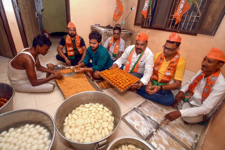 In a video that went viral on social media, a group of women were seen singing 'Modi bhajans' and prepared laddoos in Varanasi on the eve of the results of Lok Sabha polls.
