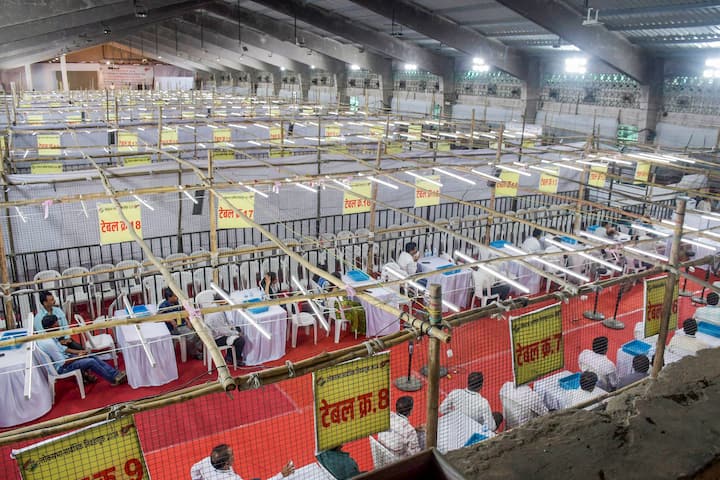 বিভিন্ন রাজ্যে গণনাকেন্দ্রগুলিতে কড়া নিরাপত্তা বলয় তৈরি করা হয়েছে। কাশ্মীরের আসনগুলির জন্য বিশেষ নিরাপত্তা স্তর তৈরি করা হয়েছে।