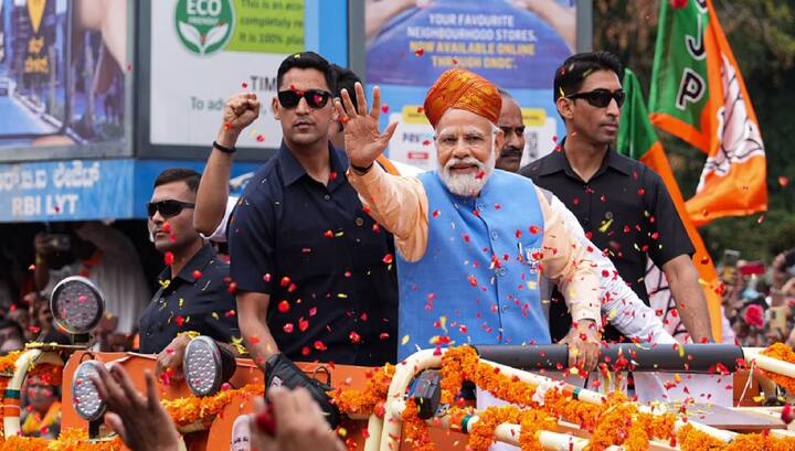 इनके अलावा यूपी में लोधी 69.1 प्रतिशत, खटीक 37.7 प्रतिशत, वाल्मीकि/जाटव 26.1 प्रतिशत, पासी 20.5 प्रतिशत, धोबी/नाई 39.2 प्रतिशत, वैश्य/बनिया 70.3 प्रतिशत और ठाकुर 71.7 प्रतिशत रहे, जिन्होंने बीजेपी को भरपूर वोट किया.