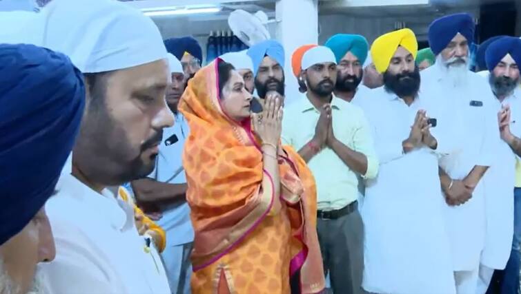 Harsimrat Badal became emotional after win from bathinda Election Result: ਅਕਾਲੀ ਦਲ ਦੀ ਲਾਜ ਰੱਖਣ ਤੋਂ ਬਾਅਦ ਹਰਸਿਮਰਤ ਬਾਦਲ ਹੋਏ ਭਾਵੁਕ, ਗੁਰੂਘਰ ਜਾ ਕੀਤੀ ਡੰਡੌਤ