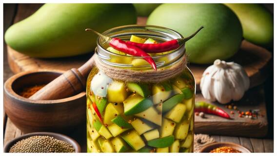 ऐसे बनाएं आम का अचार, सालों तक नहीं होगा खराब, बनाना भी है बहुत आसान