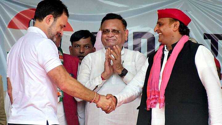 अमेठी लोक सभा सीट पर कांग्रेस प्रत्याशी किशोरी लाल भाजपा प्रत्याशी स्मृति ईरानी से 20000 वोटों से आगे चल रहे हैं तो वहीं कांग्रेस का गढ़ कहे जाने वाली रायबरेली सीट पर राहुल गांधी ने 50000 से भी ज्यादा वोटों से बढ़त बनाए हुए हैं.