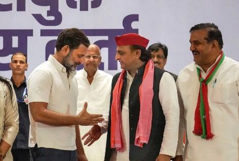 UP Lok Sabha Election Result 2024: ઉત્તર પ્રદેશમાં લોકસભા ચૂંટણી માટે મતગણતરી ચાલુ છે. આ દરમિયાન ભારતીય જનતા પાર્ટીને શરુઆતના ટ્રેન્ડમાં મોટો ફટકો પડ્યો છે. અહીં સમાજવાદી પાર્ટી અને કોંગ્રેસના ગઠબંધનને ભારતીય જનતા પાર્ટીને પાછળ છોડી દિધી છે.