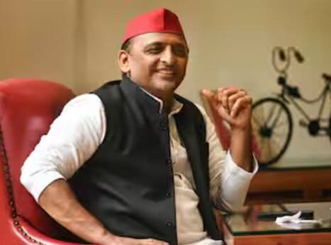 આ ઉજવણી દરમિયાન, પાર્ટીના વડા અખિલેશ યાદવને 'ભાવિ વડાપ્રધાન' તરીકે દર્શાવતું પોસ્ટર જોવા મળ્યું હતું. ચૂંટણી પંચના સત્તાવાર વલણો અનુસાર કન્નૌજમાં અખિલેશ યાદવ 78,627 મતોથી આગળ છે.