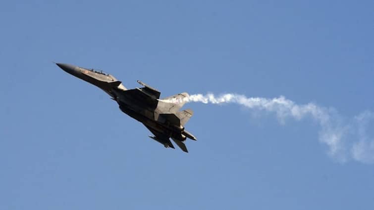 Su30MKI Fighter Aircraft Indian Airforce Crashes In Nashik Maharashtra Pilots Safe Defence Officials IAF Su-30MKI Fighter Aircraft Crashes In Nashik, Pilots Managed To Eject And Are Safe: Defence Officials