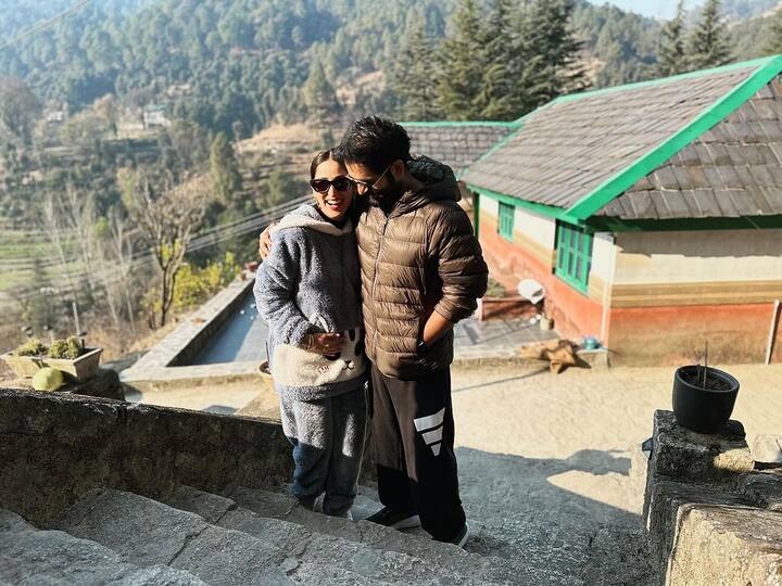 इन तस्वीरों को शेयर करते हुए आदित्य ने लिखा, सबसे प्रिय यामी...आप मेरे लिए दुनिया की सबसे खूबसूरत महिला थीं, हैं और हमेशा रहेंगी..सालगिरह मुबारक हो.