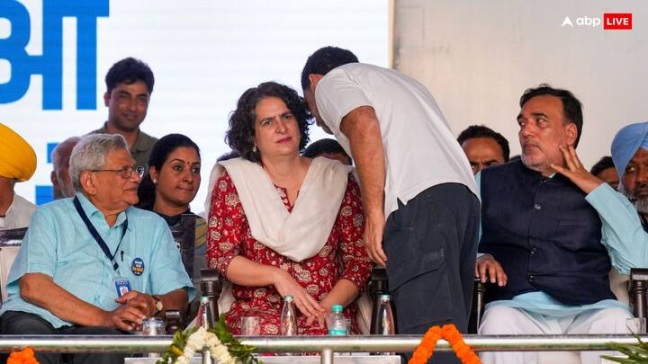 परिणाम के दिन शुरुआती काउटिंग में मिलेजुले रुख के बीच प्रमुख शेयर सूचकांक सेंसेक्स और निफ्टी में गिरावट देखी गई.