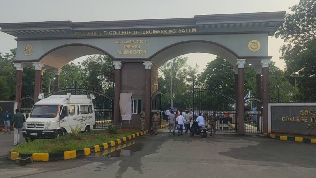 Salem Lok Sabha Election Results 2024: இன்னும் சற்று நேரத்தில் வாக்கு எண்ணிக்கை தொடக்கம்; அடையாள அட்டை உள்ளவர்கள் மட்டுமே அனுமதி Salem Lok Sabha Election Results 2024 The counting of votes will begin shortly - TNN Salem Lok Sabha Election Results 2024: இன்னும் சற்று நேரத்தில் வாக்கு எண்ணிக்கை தொடக்கம்; அடையாள அட்டை உள்ளவர்கள் மட்டுமே அனுமதி