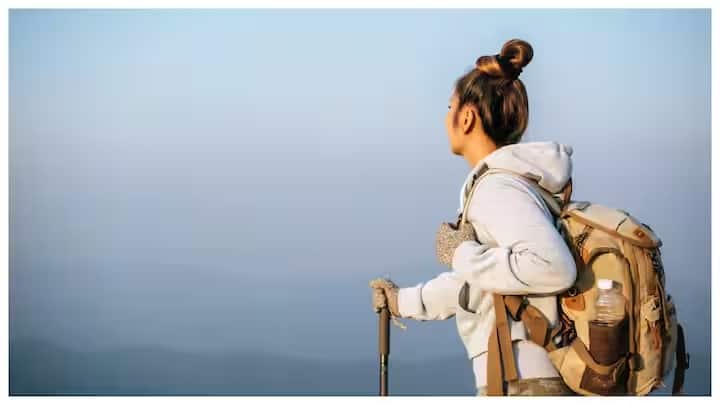 મેઘાલયઃ - મેઘાલય તેના ગાઢ જંગલો, ઊંચા પર્વતો અને સ્વચ્છ ગામો માટે જાણીતું છે. લિવિંગ રૂટ બ્રિજ અને માવલીનોંગ ગામ, જે એશિયાનું સૌથી સ્વચ્છ ગામ છે, તે જોવા જેવું છે. અહીંની શાંતિ અને હરિયાળી તમને એક અલગ જ દુનિયામાં લઈ જશે.