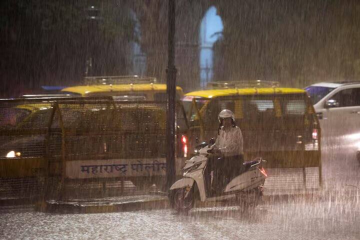 હવામાન વિભાગના જણાવ્યા અનુસાર જૂનના અંત સુધીમાં દિલ્હીમાં ચોમાસું આવી શકે છે. જ્યારે બિહાર, ઝારખંડ, છત્તીસગઢ, મધ્યપ્રદેશના કેટલાક ભાગો અને ગુજરાતના કેટલાક ભાગોમાં, ચોમાસાના આગમનની સામાન્ય તારીખ 10 થી 15 જૂનની વચ્ચે છે.