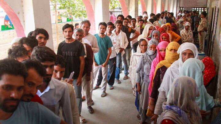 यह सिर्फ सुनीं सुनीं बातें नहीं है कि वह गरीब हैं. ADR डाटा में उन्होंने अपनी संपत्ति 2 रुपये बताई है. अब वोटो की बात करते हैं तो मास्टर रणधीर सिंह को रोहतक लोकसभा सीट पर मात्र 86 वोट मिले हैं.