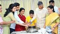 Chandrababu Naidu : சட்டமன்ற தேர்தல் வெற்றியை குடும்பத்துடன் கொண்டாடிய சந்திரபாபு நாயுடு!
