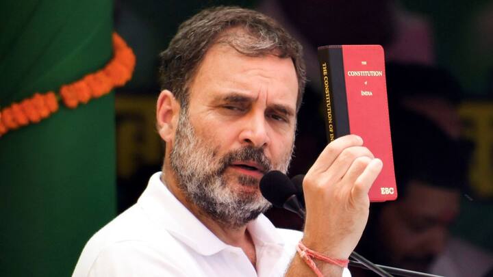 वही वाराणसी सीट से शुरुआती रुझानों में पीएम नरेंद्र मोदी 6000 वोटों से पीछे नजर आए, लेकिन उसके बाद आगे बढ़ते ही चले गए.