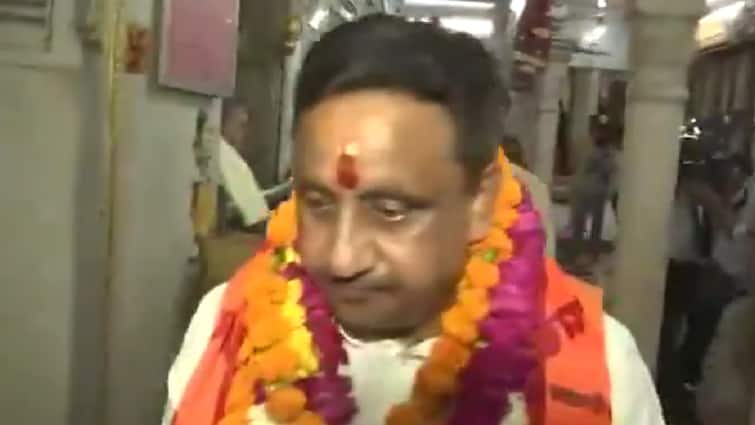 Lok Sabha Election Results BJP Candidates Praveen Khandelwal, Ravi Kisan & Bansuri Swaraj Offer Prayers At Temples Ahead Of LS Polls Results WATCH: Lok Sabha MP Aspirants Flock Temples For Prayers As Their Fate To Be Unsealed Today