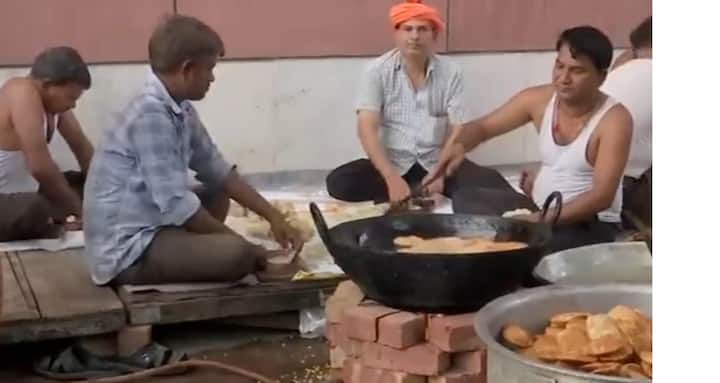সকাল আটটা থেকে ভোটগণনা শুরু। সপ্তম দফার পর থেকেই সারা দেশে শুরু হয়েছিল ভোট গণনার প্রস্তুতি।