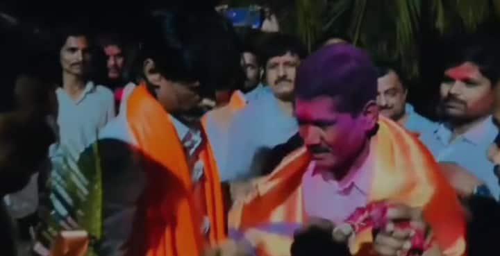 शरद पवार गट आणि मविआचे कार्यकर्ते, पदाधिकारी लोकांपर्यंत पोहोचले.