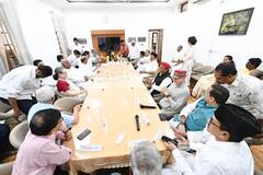 India Alliance Meeting: दिल्ली में इंडिया गठबंधन की बैठक में एक साथ नजर आए अखिलेश-राहुल, सामने आईं तस्वीरें