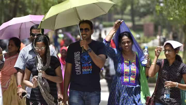 बिहार में हल्की बारिश हो सकती है. उत्तर पश्चिम उत्तर प्रदेश, पंजाब और हरियाणा के कुछ हिस्सों में गरज के साथ बारिश होने की संभावना है। पंजाब, हरियाणा, दिल्ली, मध्य प्रदेश और छत्तीसगढ़ के कुछ इलाकों में लू चल सकती है.