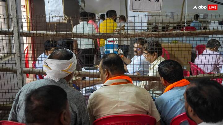 दूसरे नंबर पर यूपी में बीजेपी रही, जिसने कुल 33 सीटों पर विजय हासिल की, जबकि कांग्रेस के खाते में कुल छह सीटें गईं.