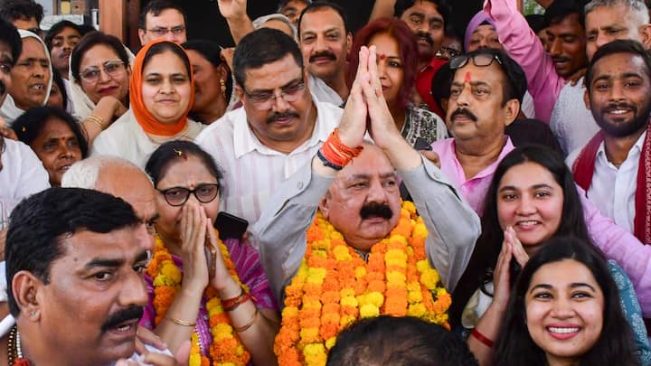 Lok Sabha Election Result 2024: अमेठी से बीजेपी प्रत्याशी और केंद्रीय मंत्री स्मृति इरानी कांग्रेस के किशोरी लाल शर्मा से चुनाव हार गई हैं.