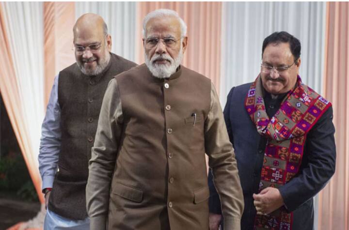 सवाल उठ रहा है कि ऐसा क्या हुआ कि बीजेपी के सभी दावे और समीकरण यूपी में आकर आखिर फेल हो गए. दावों की मानें तो उत्तर प्रदेश में क्षत्रियों की नाराजगी बीजेपी पर भारी पड़ गई.