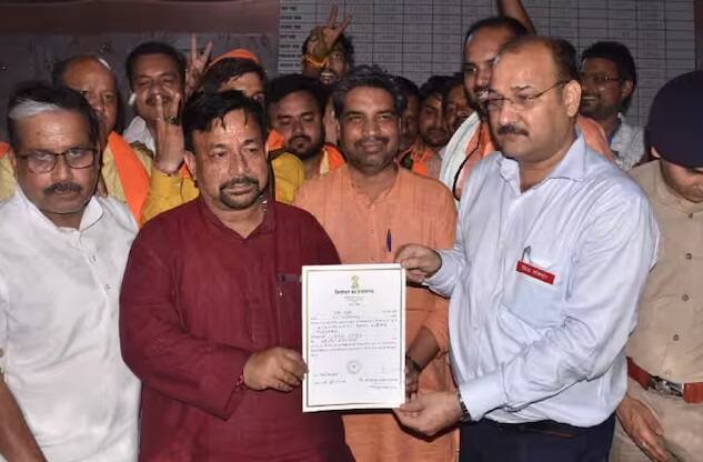 ફર્રુખાબાદથી ભાજપના મુકેશ રાજપૂત માત્ર 2678 મતોથી જીત્યા છે. તેમને કુલ 487963 મત મળ્યા, તેમના હરીફ સપાના ડૉ.નવલ કિશોર શાક્યને 485285 મત મળ્યા.