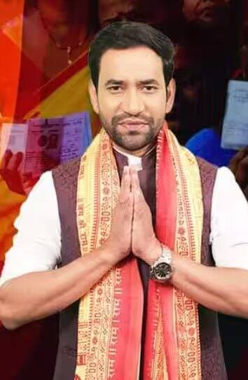 દિનેશ લાલ યાદવ ઉર્ફે નિરહુઆને સમાજવાદી પાર્ટીના ધર્મેન્દ્ર યાદવ સામે 1 લાખ 61 હજારથી વધુ મતોથી હરાવ્યા છે.