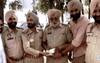 Amritsar News: ਪੁਲਿਸ ਵਾਲਿਆਂ 'ਚ ਅੰਮ੍ਰਿਤਪਾਲ ਦੀ ਜਿੱਤ ਦਾ ਕ੍ਰੇਜ਼! 10-10 ਹਜ਼ਾਰ ਦੀ ਲੱਗੀ ਸ਼ਰਤ, ਵੀਡੀਓ ਵਾਇਰਲ