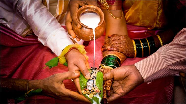 Why do kanyadanam during marriage This is the uniqueness and importance Kanyadhan Hindu wedding: పెళ్లిలో కన్యాదానం ఎందుకు చేస్తారు? విశిష్టత ఏమిటీ.. ఎలాంటి నిబంధనలు పాటిస్తారు?