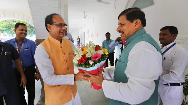 MP Lok Sabha elections 2024 result Shivraj Singh chouhan Meet CM Mohan Yadav after victory ann लोकसभा चुनाव में बंपर जीत के बाद सीएम हाउस पहुंचे शिवराज सिंह चौहान, CM मोहन यादव को दी बधाई