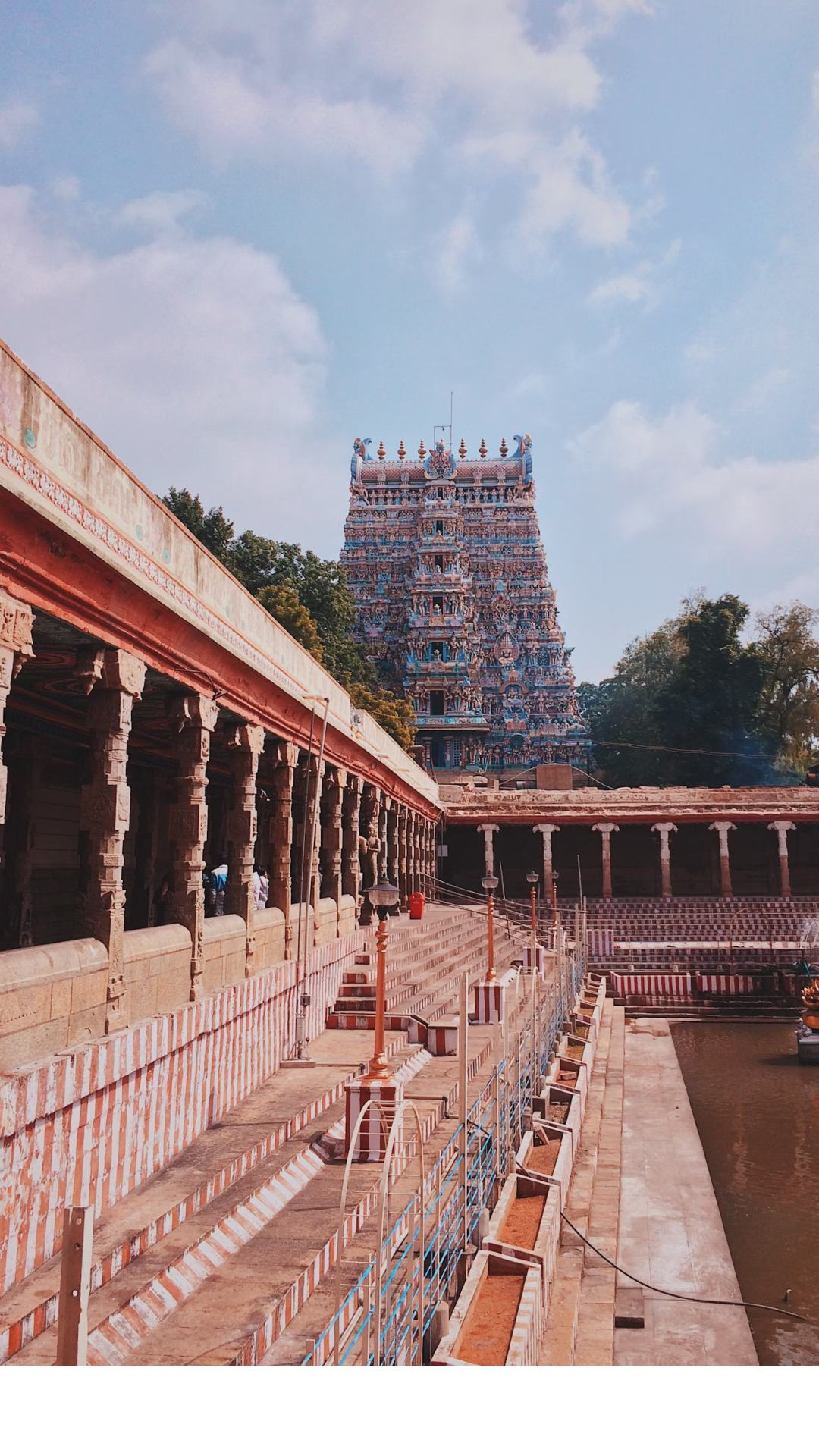 மதுரையில் அமைந்துள்ள மீனாட்சி அம்மன் கோயில்