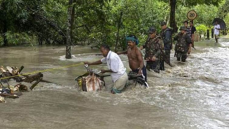 Why does the danger of flood loom in Assam every year which takes many lives every time क्यों हर साल असम में मंडराता है बाढ़ का खतरा, जो हर बार ले लेती है कईयों की जान