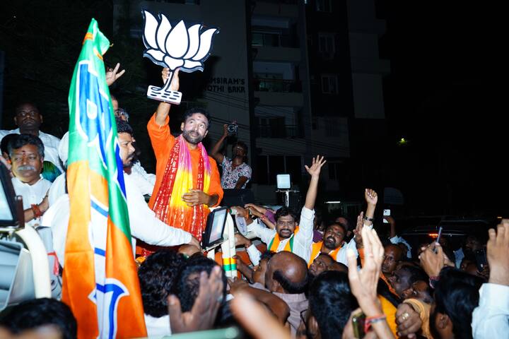 సికింద్రాబాద్ ఎంపీగా తనను గెలిపించడంలో కీలక పాత్ర పోషించిన పార్టీ కార్యకర్తలు అందరికీ బీజేపీ రాష్ట్ర అధ్యక్షుడు, కేంద్రమంత్రి జి.కిషన్​రెడ్డి కృతజ్ఞతలు తెలిపారు.