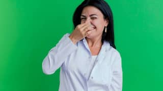 ब्रश करने के बाद भी मुंह से आ रही है गंदी स्मेल तो न करें नजरअंदाज, क्योंकि हो सकती है ये गंभीर बीमारी